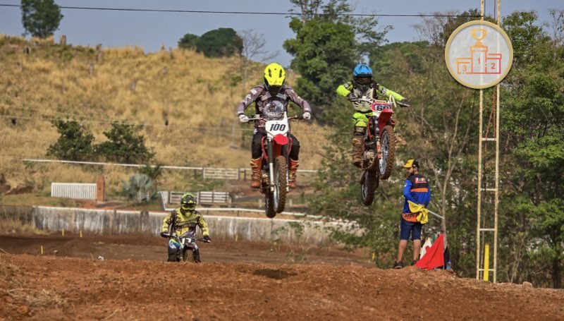 Super galeria de fotos da 4ª Etapa do motocross regional em Colorado do Oeste